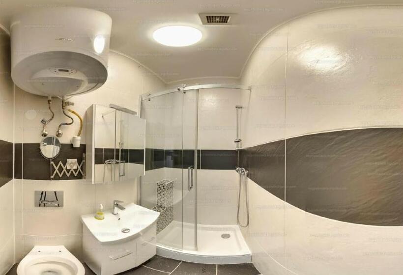 キングサイズベッドのデラックスルーム, City Center Historical Private Bedroom Jewish Quarter Vii District