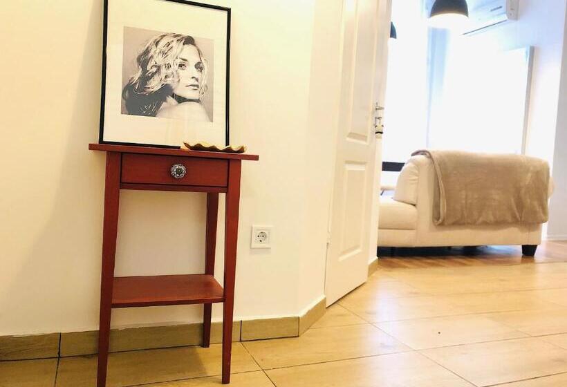 キングサイズベッドのデラックスルーム, City Center Historical Private Bedroom Jewish Quarter Vii District