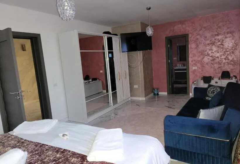 バスタブ付きデラックスルーム, Soimii Bucovinei Residence