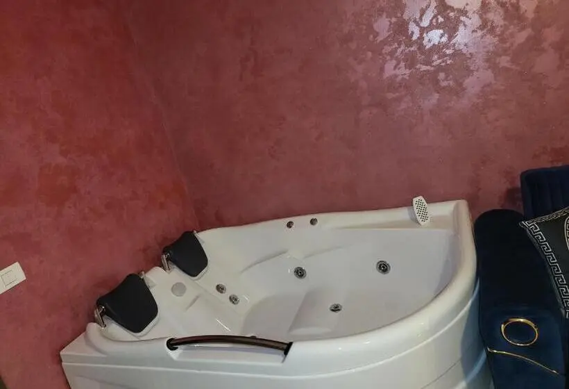 バスタブ付きデラックスルーム, Soimii Bucovinei Residence