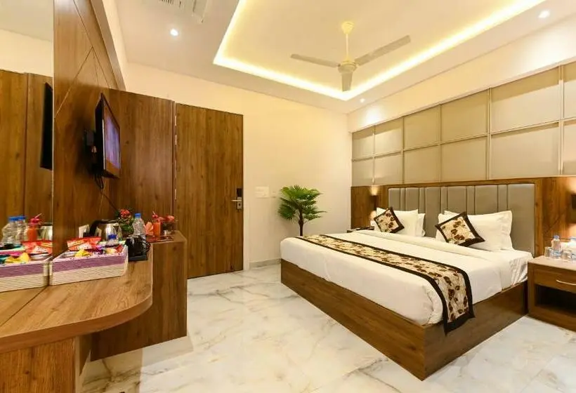 Triple Exécutive, Avalon Palms Agra