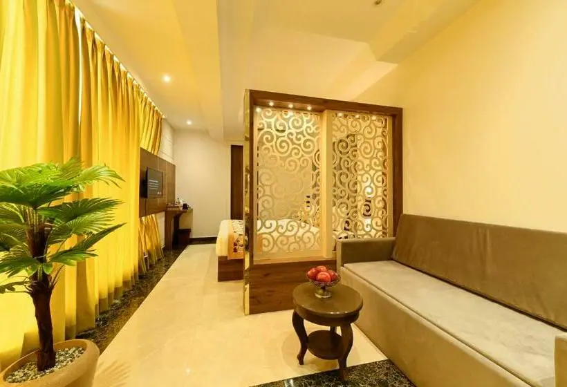 Suite Familiale, Avalon Palms Agra