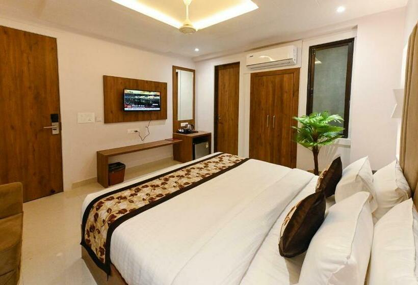 Family Suite, Avalon Palms Agra