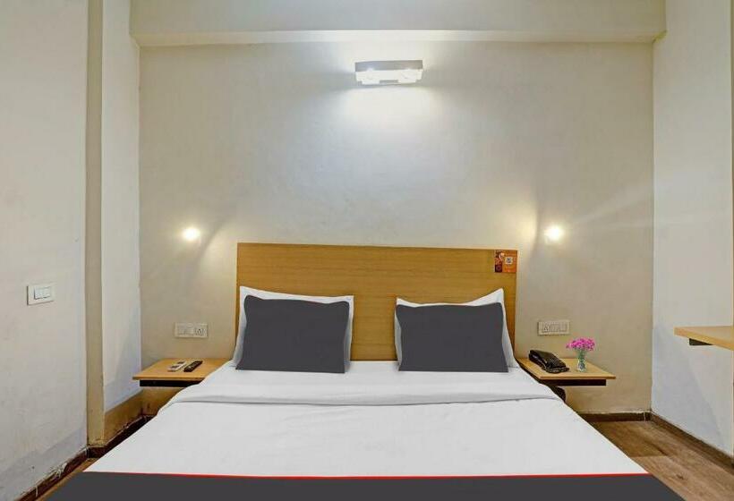 Трехместный Номер Классика, Capital O Mt Corporate Stays Near Iskcon Temple Noida