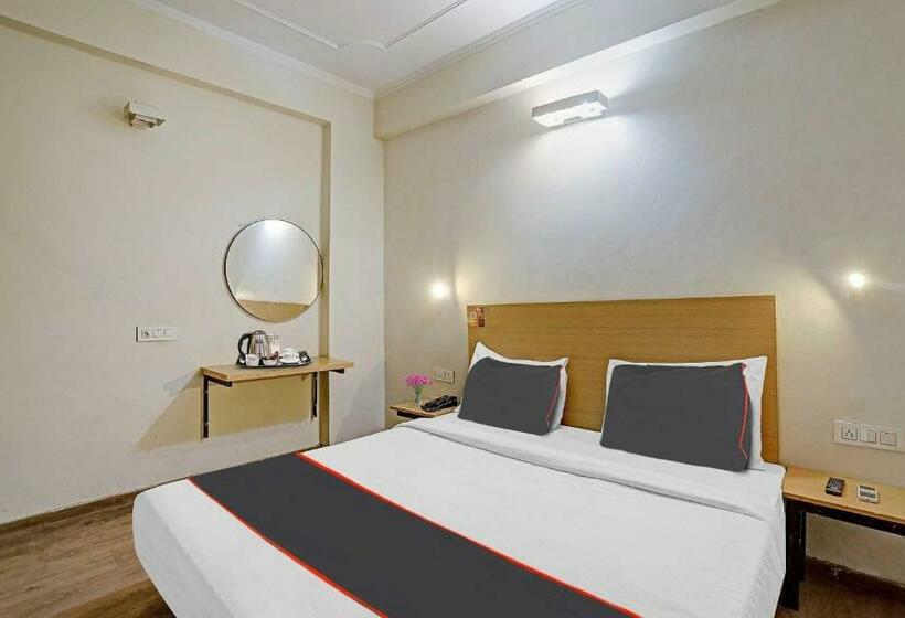 トリプルクラシックルーム, Capital O Mt Corporate Stays Near Iskcon Temple Noida