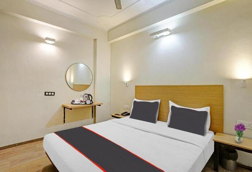 トリプルクラシックルーム, Capital O Mt Corporate Stays Near Iskcon Temple Noida