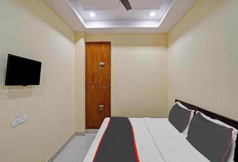 トリプルクラシックルーム, Capital O Mt Corporate Stays Near Iskcon Temple Noida