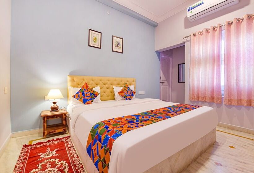 Quarto Deluxe, Fabhotel The Castle Homestay I