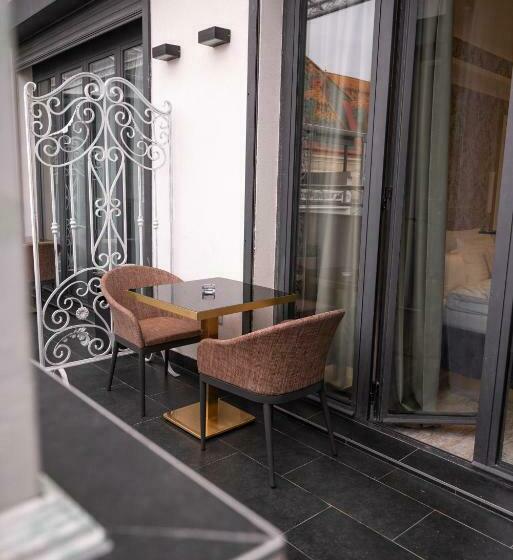 اتاق لوکس با بالکن, Queen Palace