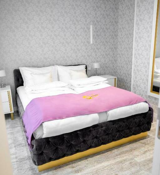 سوئیت با بالکن, Queen Palace