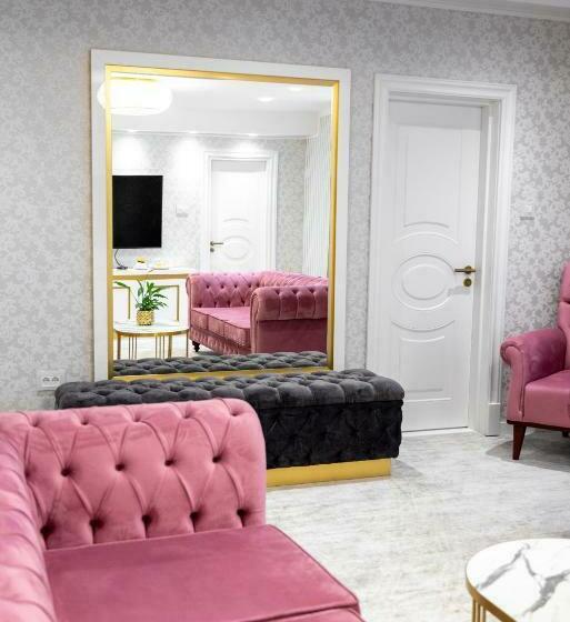 سوئیت با بالکن, Queen Palace