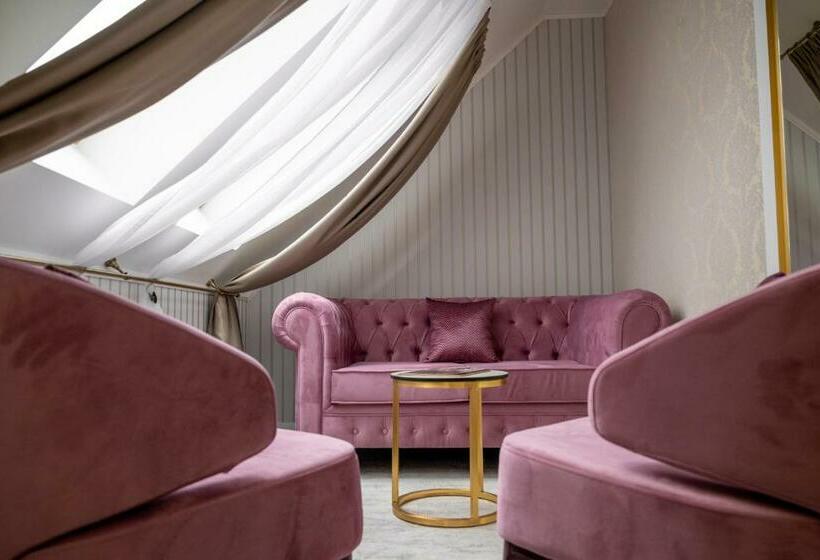 اتاق سوپریور, Queen Palace