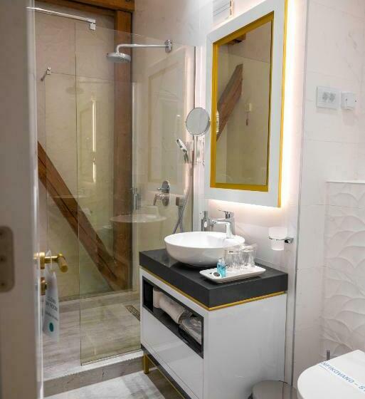 اتاق سوپریور, Queen Palace