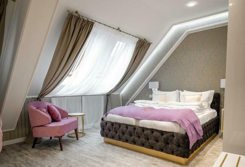 اتاق سوپریور, Queen Palace