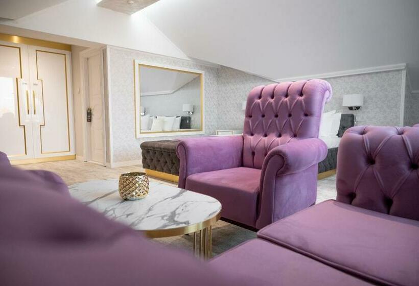 اتاق استاندارد با وان آب گرم, Queen Palace