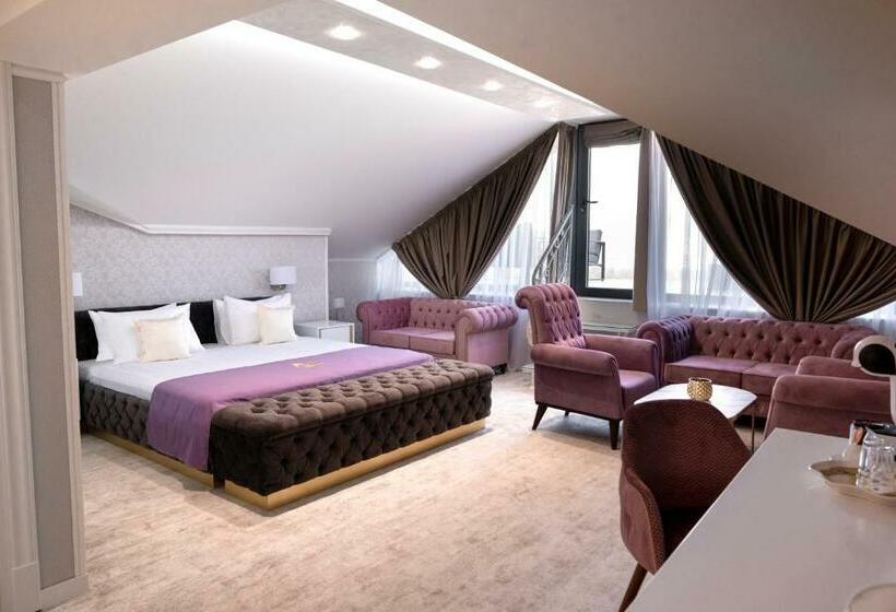 اتاق استاندارد با وان آب گرم, Queen Palace