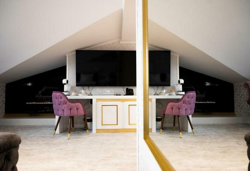 اتاق استاندارد با وان آب گرم, Queen Palace