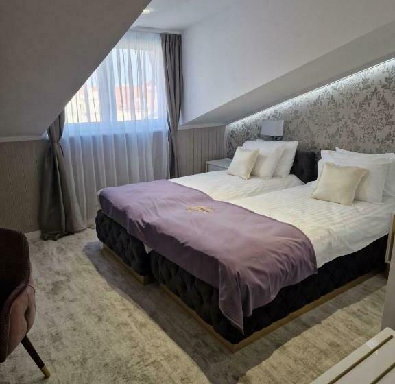 اتاق لوکس, Queen Palace