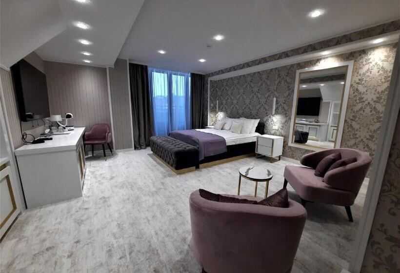 اتاق لوکس با بالکن, Queen Palace