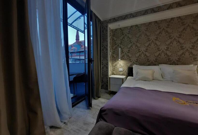 اتاق لوکس با بالکن, Queen Palace