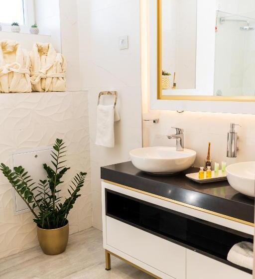 سوئیت با بالکن, Queen Palace