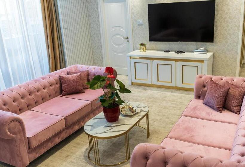 سوئیت با بالکن, Queen Palace