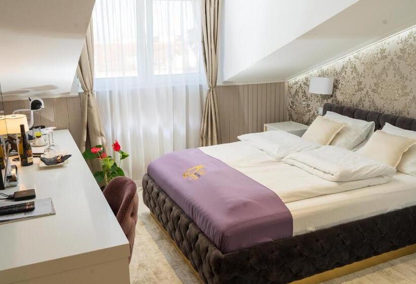 اتاق سوپریور, Queen Palace