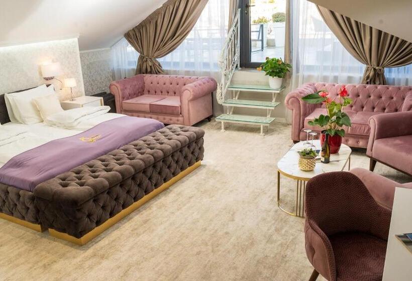 اتاق استاندارد با وان آب گرم, Queen Palace