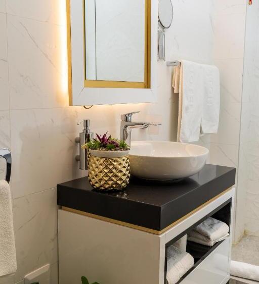 اتاق لوکس, Queen Palace