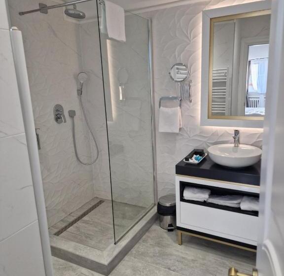 اتاق لوکس, Queen Palace