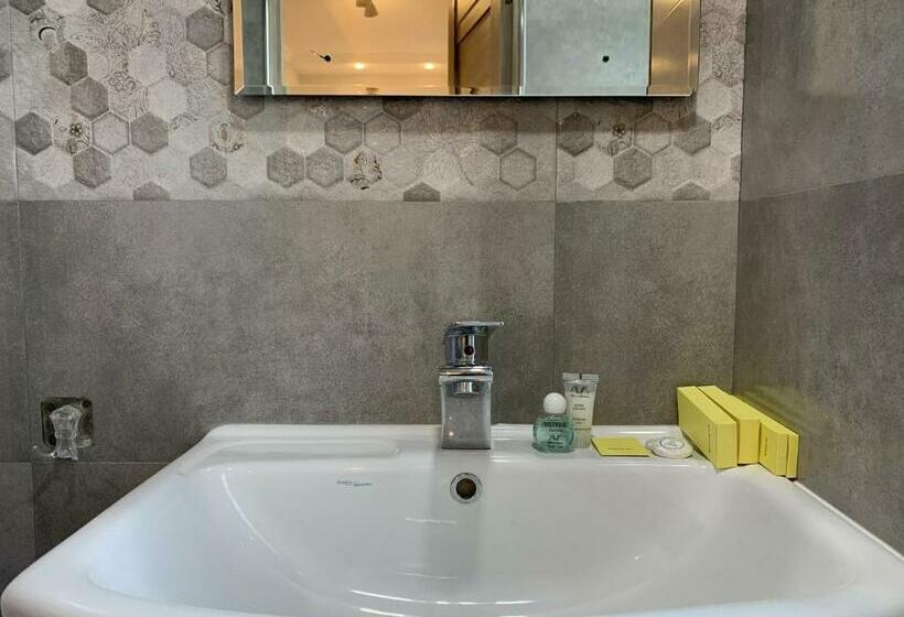 1 Bedroom Apartment with Views, Toon 16