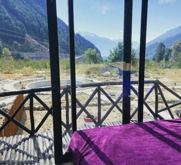 سوییت با چشمانداز کوه, Worthmiles Resort