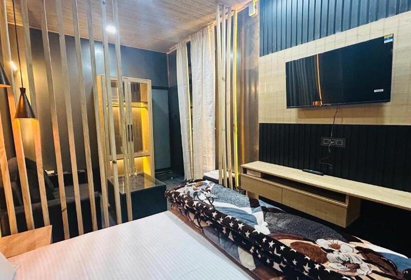 Люкс с Балконом, Worthmiles Resort