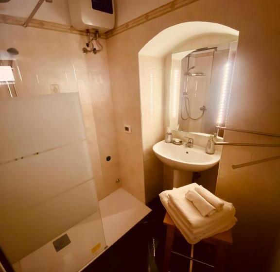 חדר סטנדרט עם מיטת קינג, Stupor Mundi