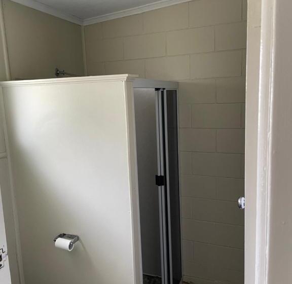 Семейный Номер, Clermont Hotel Motel