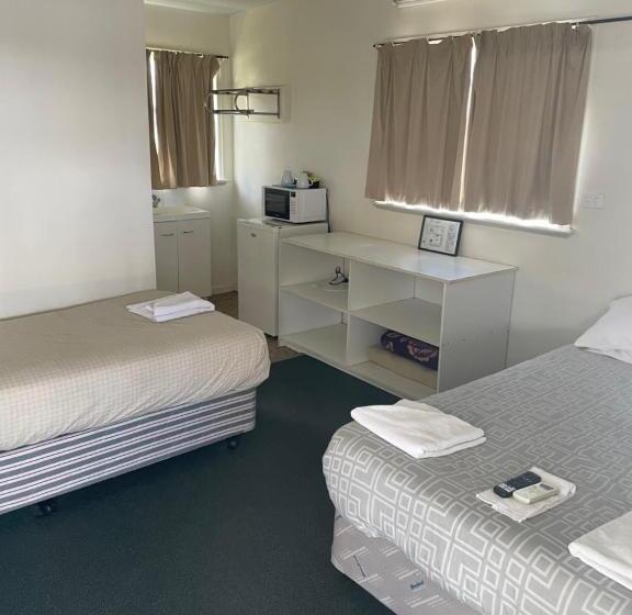 Семейный Номер, Clermont Hotel Motel