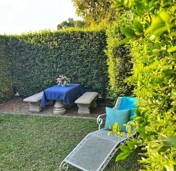 패밀리 룸 가든 전망, Chocolate Orchid