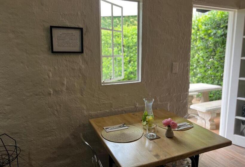 디럭스 룸, Chocolate Orchid