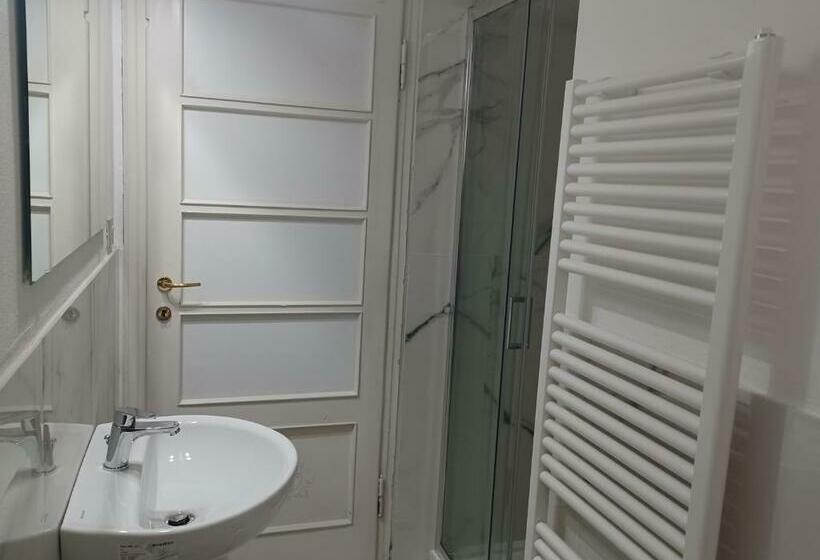 اتاق استاندارد با سرویس بهداشتی مشترک, Home Sweet Home 3 Affittacamere Lucca