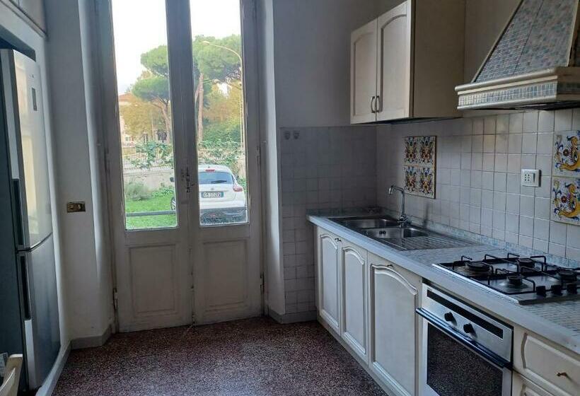 اتاق استاندارد با سرویس بهداشتی مشترک, Home Sweet Home 3 Affittacamere Lucca