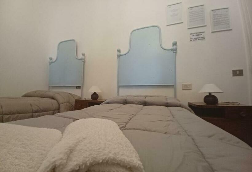 اتاق استاندارد سه تخته با سرویس بهداشتی مشترک, Home Sweet Home 3 Affittacamere Lucca