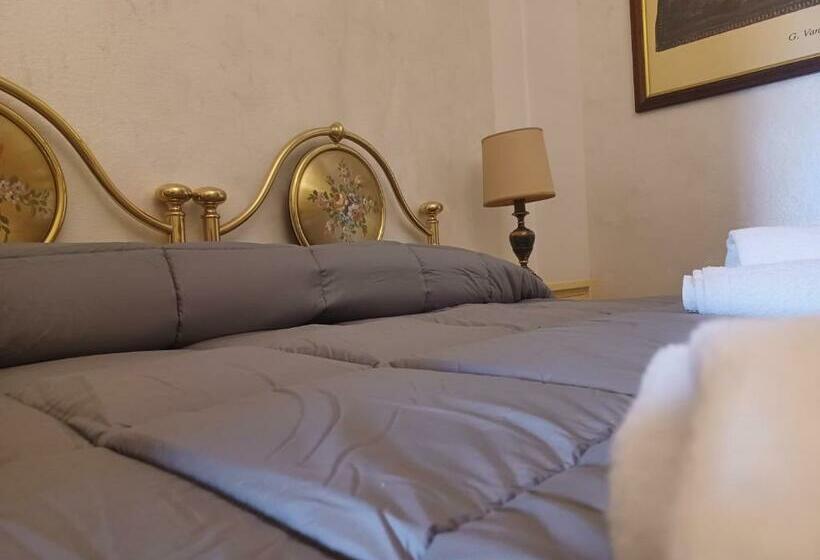 اتاق استاندارد با سرویس بهداشتی مشترک, Home Sweet Home 3 Affittacamere Lucca