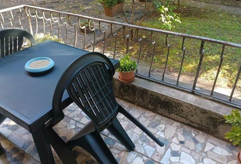 اتاق استاندارد با سرویس بهداشتی مشترک, Home Sweet Home 3 Affittacamere Lucca