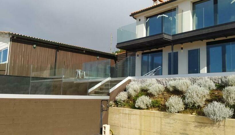 اتاق لوکس با بالکن و چشم‌انداز دریا, Neboa De Doniños