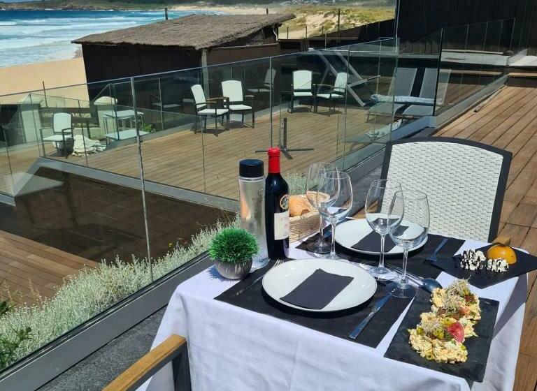 اتاق لوکس با چشم‌انداز دریا, Neboa De Doniños