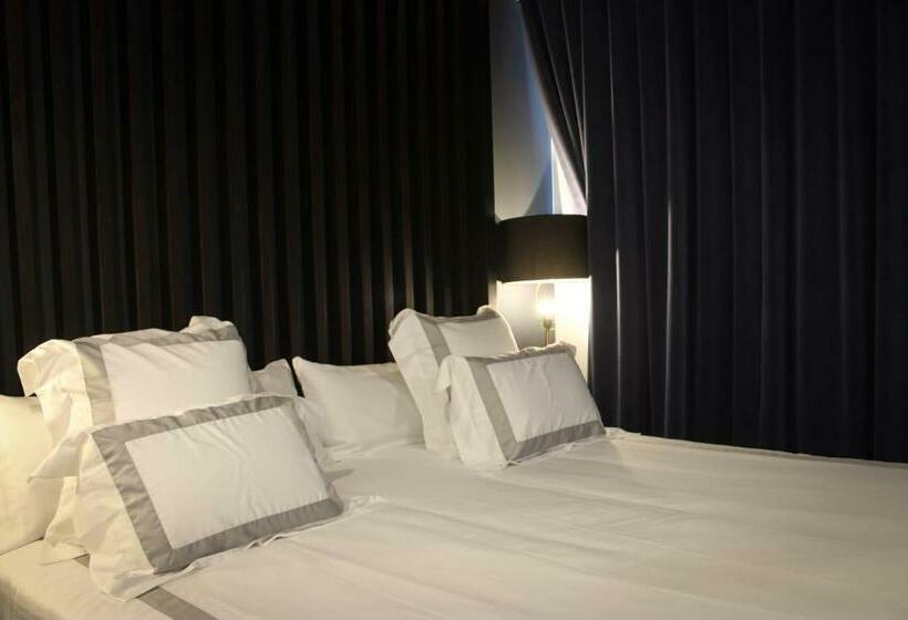 اتاق لوکس با چشم‌انداز دریا, Neboa De Doniños