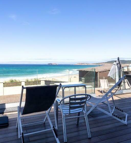 اتاق لوکس با چشم‌انداز دریا, Neboa De Doniños