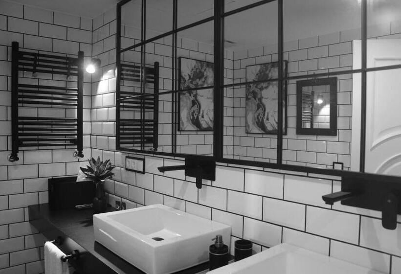 اتاق لوکس با بالکن و چشم‌انداز دریا, Neboa De Doniños