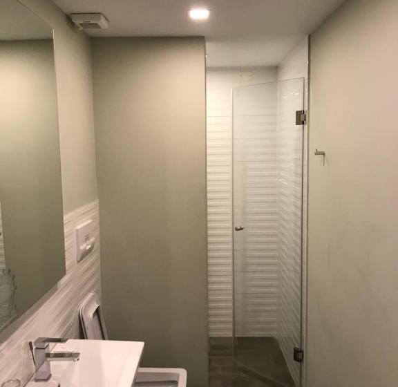 חדר סטנדרט לשלושה, Bologna