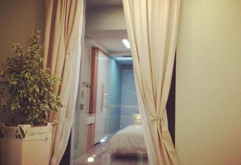 חדר סטנדרט, Bologna